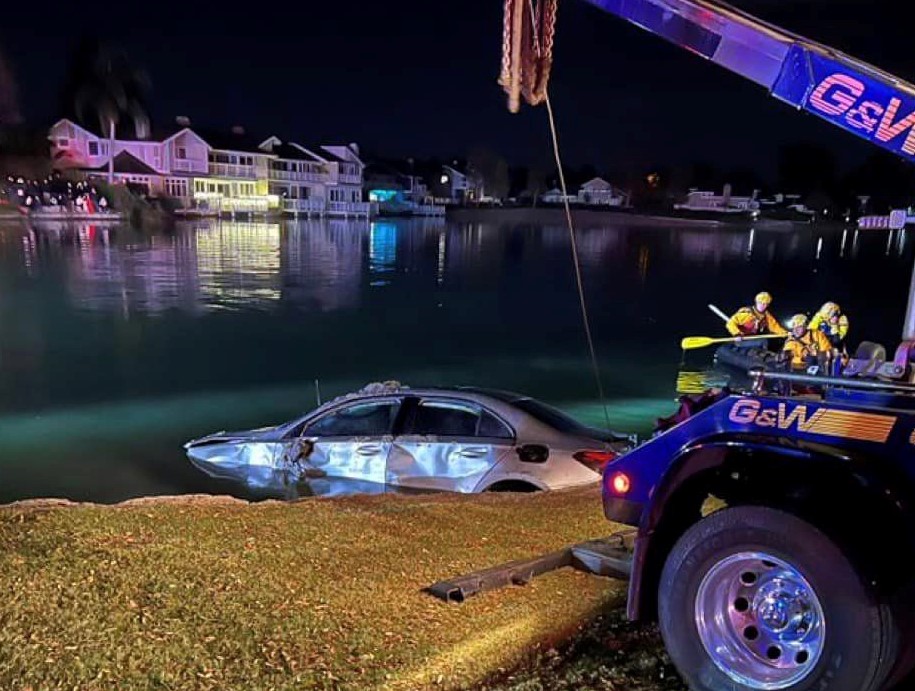 Woman dies after Crashing into Irvine Lake